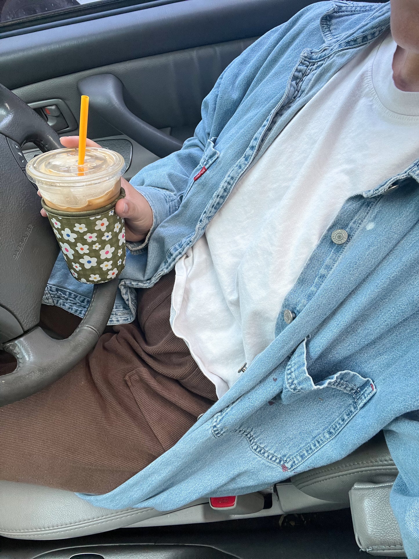 Picnic Flowers Drink Sleeve