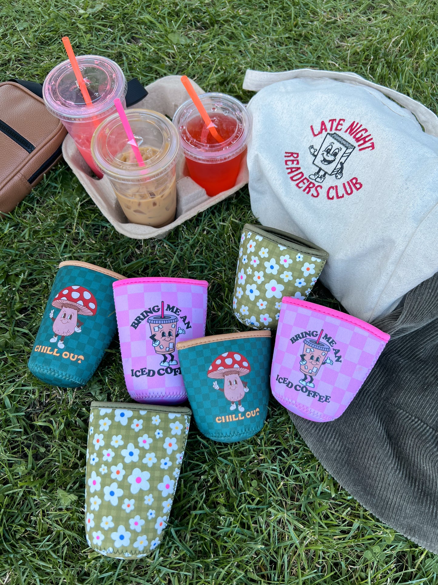 Picnic Flowers Drink Sleeve