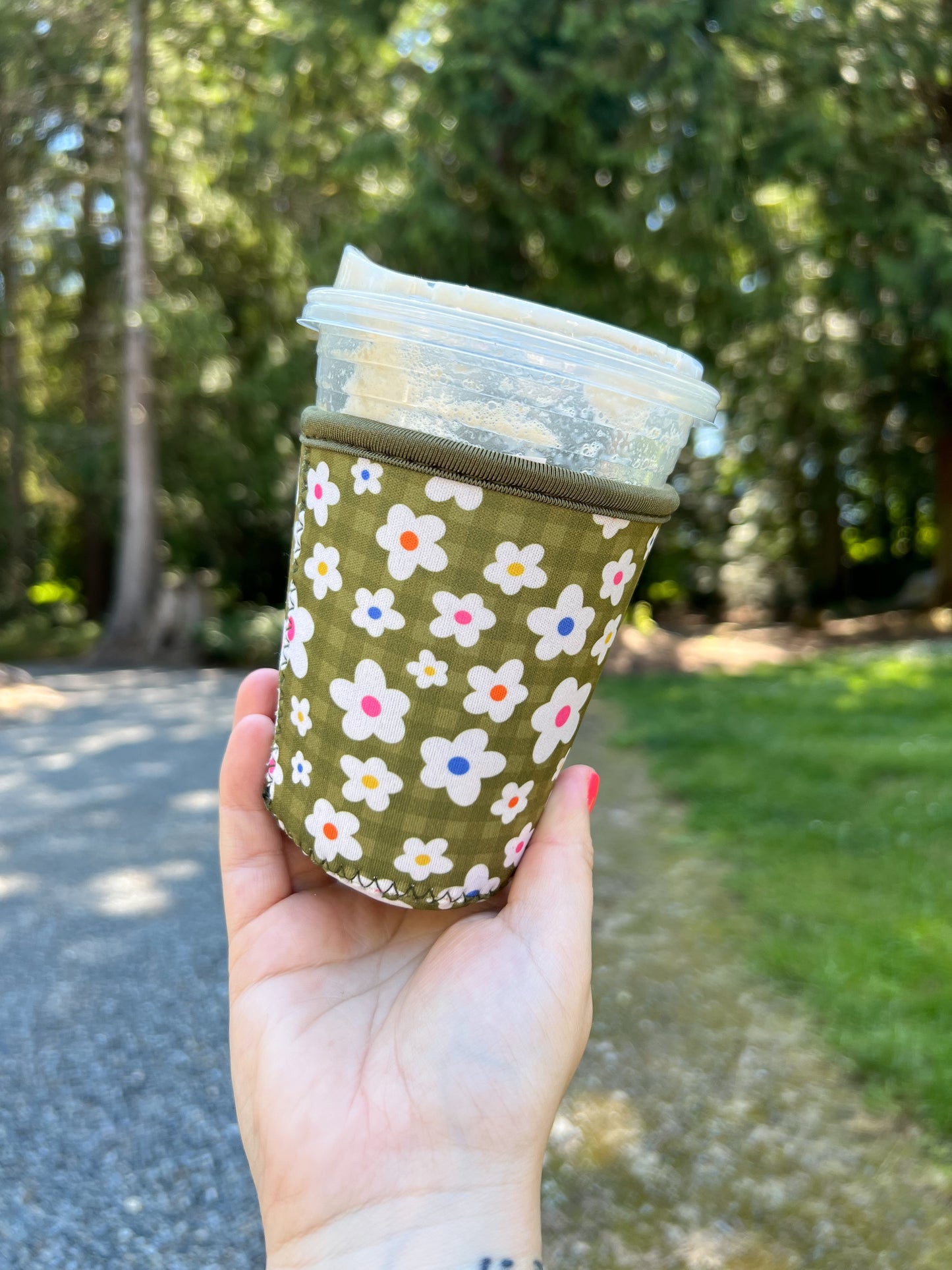 Picnic Flowers Drink Sleeve