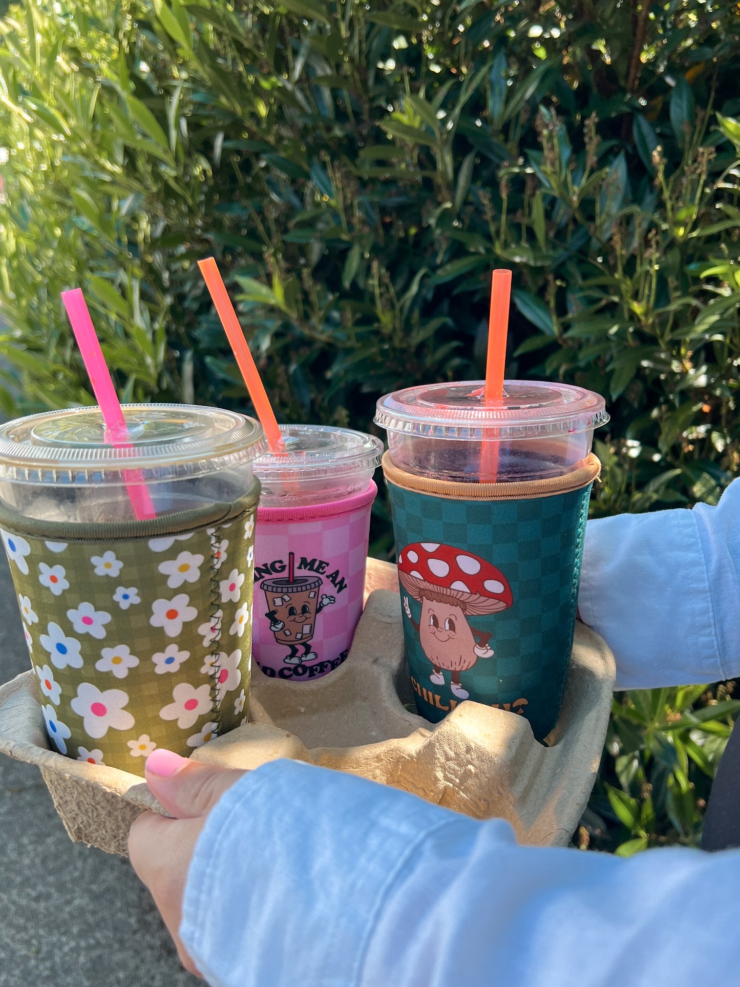 Picnic Flowers Drink Sleeve